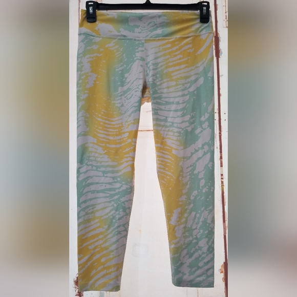 Fabletics Bundle - Picture 2 of 9